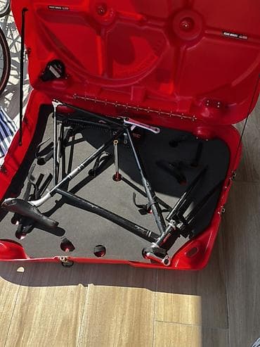чехлы на xr: Жёсткий чехол для перевозки велосипеда BikeBox Alan (красный) - — 3