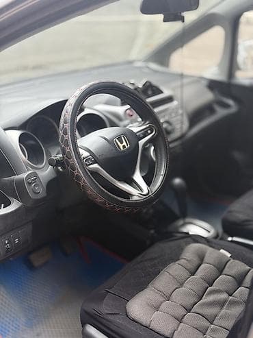 golf v: Honda Jazz: 2009 г., 1.3 л, Автомат, Бензин, Хэтчбэк — 8