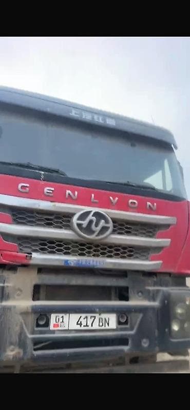 r20 x5: Самосвал Hongyan (SAIC Hongyan), красный цвет, 2020 год выпуска. Тип — 6