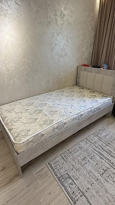 intex кровать: Односпальная кровать, Б/у, С матрасом, длина - 200 см — 1