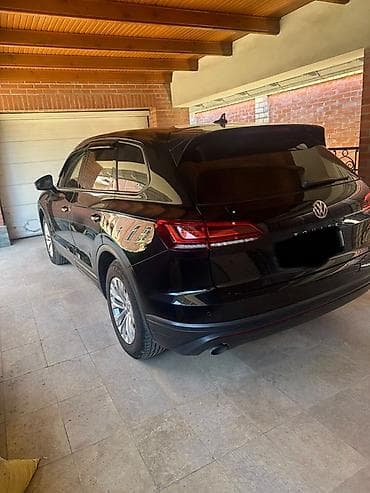 Volkswagen Touareg: 2018 г., 2 л, Автомат, Бензин, Кроссовер — 5