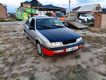 бампе: Volkswagen Passat: 1994 г., Седан — 1