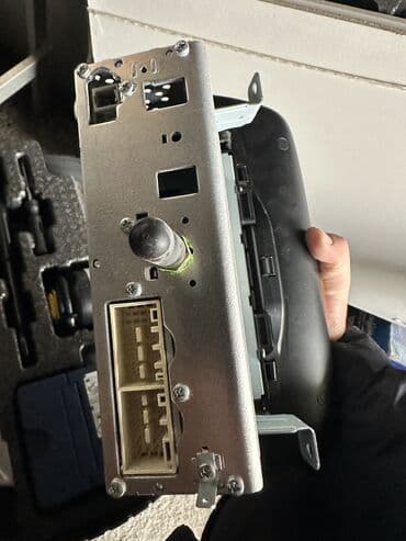 Автомобильные камеры: Б/у, 2-DIN — 7