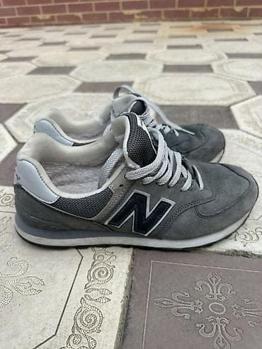 черные вельветовые брюки мужские: Мужские кроссовки, 41, New Balance, Б/у, цвет - Серый, Самовывоз — 1