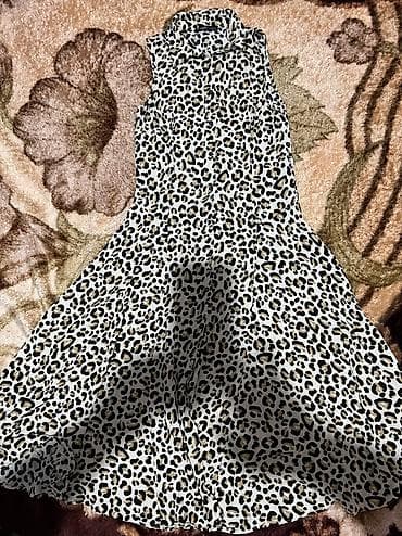 одежда по сунне: Продаю платье сарафан, новый, на пуговичках, материал жатка, фирма — 1