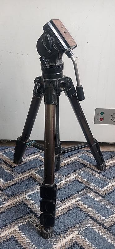 Штатив для видеокамеры