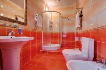 пол дома бишкек: Просторный номер с двумя одноместными кроватями и зоной отдыха — 2