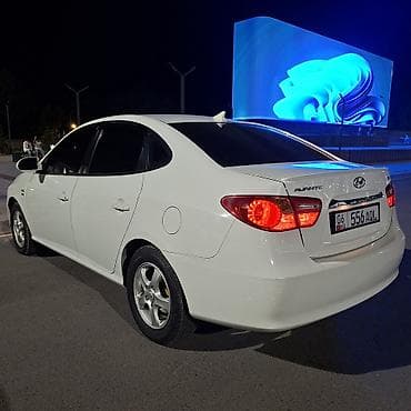 зад: Hyundai Avante: 2010 г., 1.6 л, Автомат, Бензин, Седан — 4