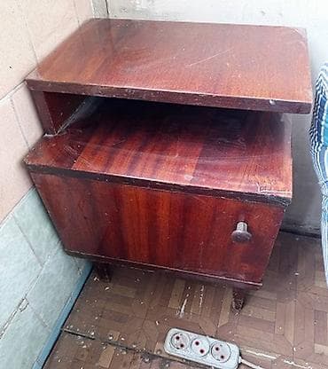 study lamp: Продаю прикроватную тумбочку. Б/У, в хорошем состоянии. Материал — 1