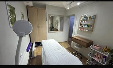 пл: Косметологическая студия 70 м², 3 комнаты, С ремонтом, Частично с оборудованием, Многоэтажное жилое здание, Отдельный вход — 5