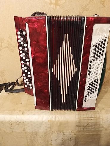 Синтезаторы: Баян трёхрядный.Б/у. Состояние хорошее. Звонкий. Есть футляр — 4
