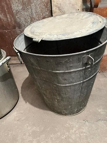 Выварка советская. Металлическое ведро с крышкой. Ведро имеет ручки