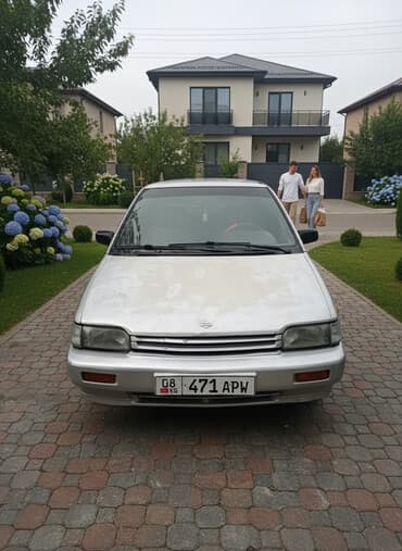 Nissan Prairie: 1989 г., 2 л, Механика, Бензин, Универсал