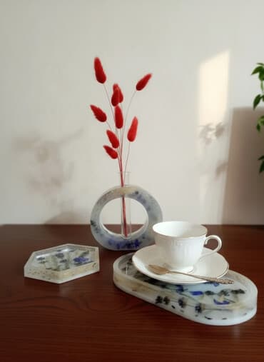 Набор декоративных изделий из эпоксидной смолы с сухоцветами. Ручная