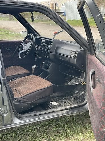 e34 4 4: Volkswagen Golf: 1989 г., 1.8 л, Ручные, Газ, Хэтчбэк — 4