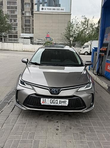 Toyota Corolla: 2021 г., 1.8 л, Вариатор, Гибрид, Седан