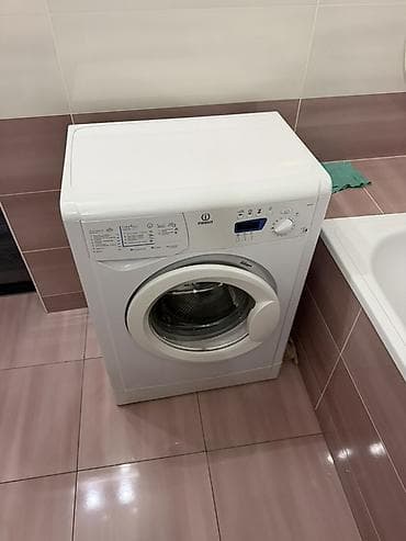 Стиральные машины: Срочно цена договорная 
Стиральная машина Indesit WISE10 — 4