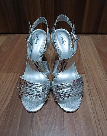 Босоножки, сандалии, шлепанцы: Босоножки серебро 41 р на каблучке с боку бантик . Состояние — 1