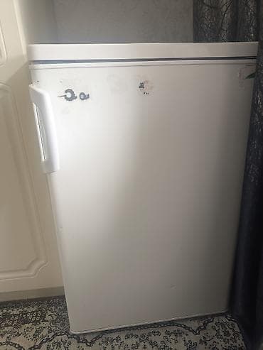 Компактный однокамерный холодильник с морозильной камерой. Основные