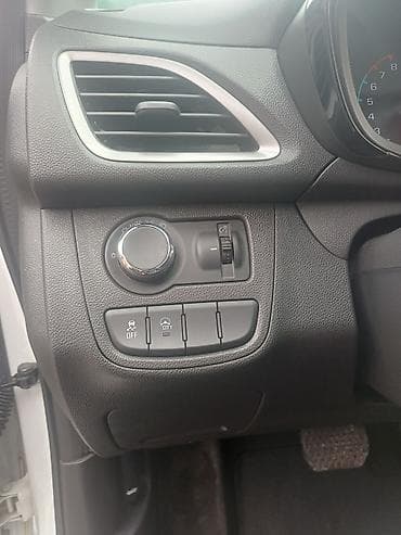 шевроле трекер 2024: Chevrolet Spark: 2020 г., 1 л, Вариатор, Бензин, Хэтчбэк — 10