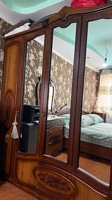 Спальный гарнитур в классическом стиле (темное дерево) Состав: - at lalafo.kg Спальный гарнитур в классическом стиле (темное дерево) Состав: -