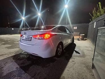 Hyundai Elantra: 2012 г., Автомат, Седан — 1