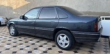 е 2 машина: Opel Vectra: 1989 г., 2 л, Механика, Бензин, Седан — 3