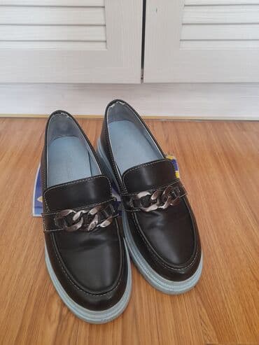 обувь в школу: Продаю лоферы - б/у, на девочку, размер 36, кожзам, мало носили, в — 3