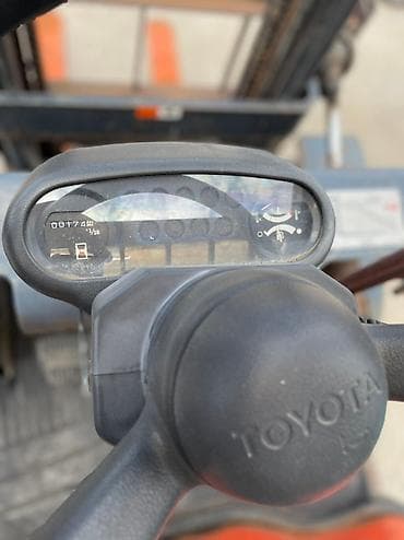 yto traktor: Погрузчик, Toyota, 2010 г., Колесный, Вилочный — 2