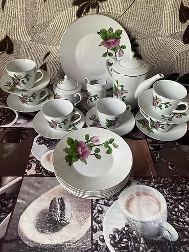 Фарфоровые чайно-кофейные сервизы с цветочным декором. Сервиз 1