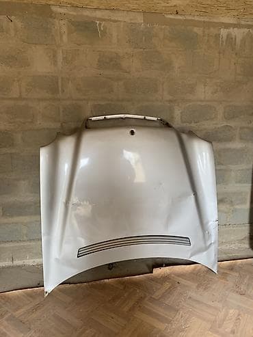 Капот Mercedes-Benz