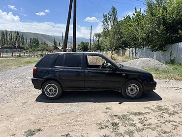 Унаа: Volkswagen Golf: 1994 г., 1.6 л, Кол менен иштөөчү, Бензин, Хетчбек — 2