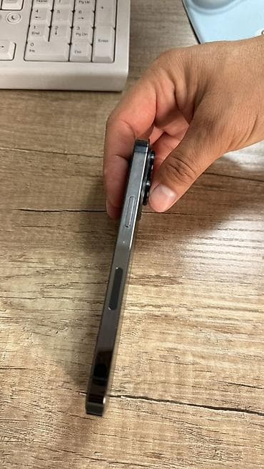 48: IPhone 14 Pro, Space Gray — 2