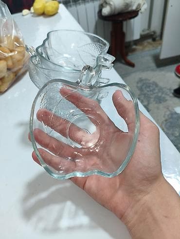 Набор посуды для сервировки: 1) Стеклянные розетки в форме яблока -