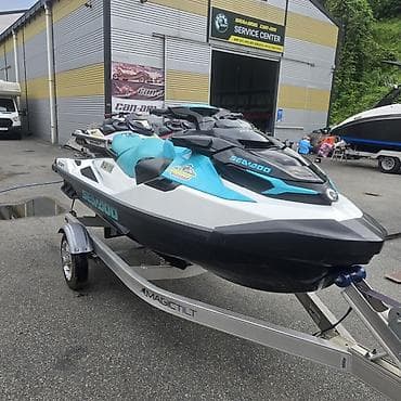 Гидроцикл Sea‑Doo (серия GTI/GTR), трехместный, цвет бело‑бирюзовый с