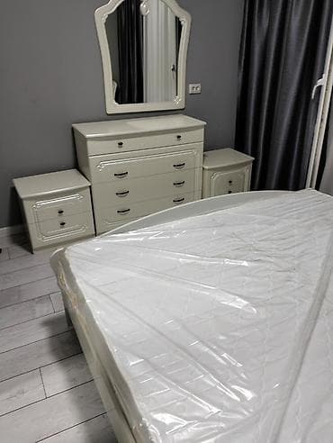 Спальные гарнитуры: Спальный гарнитур «Валерия» в классическом стиле, цвет жемчуг. Состав — 2