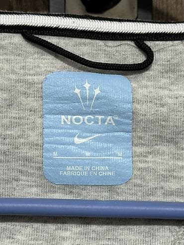 женский жынсы: Nike Tech Fleece Hoodie 
размер M.
Б/у, хорошее состояние 👍 — 3