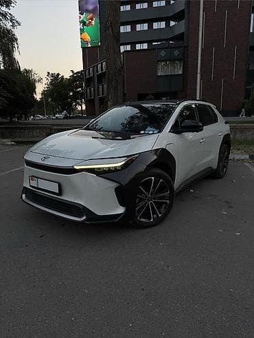 prius plus: Toyota bZ4X: 2022 г., Автомат, Электромобиль, Кроссовер — 3