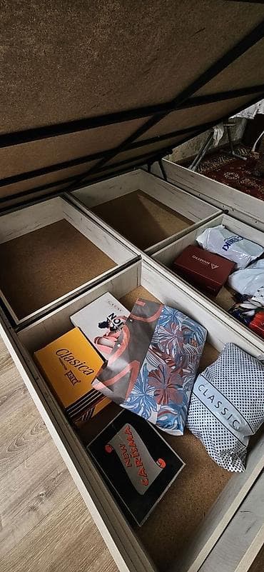 Кровати: Двуспальная кровать, Б/у, С матрасом, длина - 200 см — 2