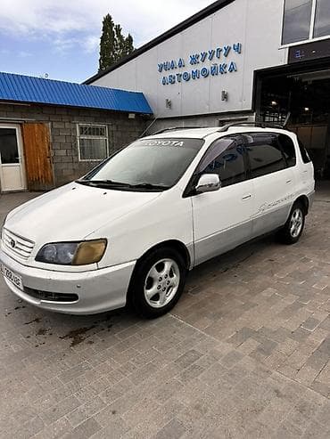 минвены: Toyota Ipsum: 1997 г., Минивэн — 2
