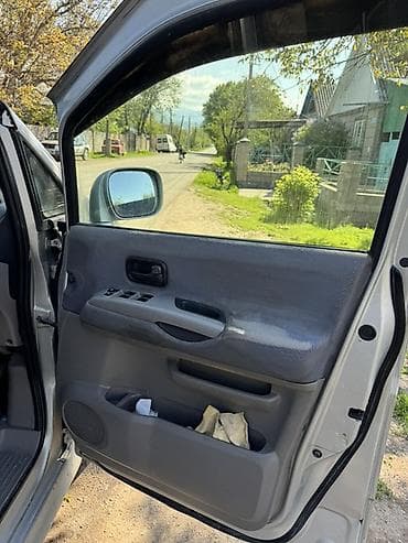 маши: Nissan Serena: 2001 г., 2 л, Вариатор, Газ, Минивэн — 6