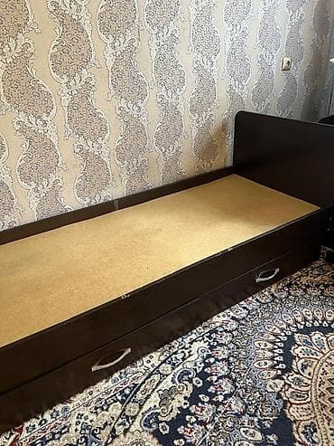 Кровать с матрасом б/у . Село :Манас самовывоз