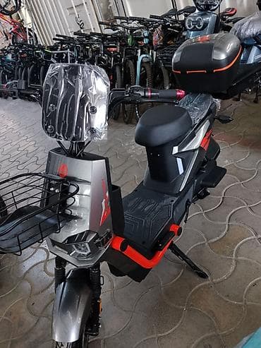 zimmer e9 pro: Электроскутер городского типа с передней корзиной и задним кофром - — 2