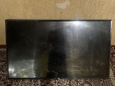 Продаю разбитый 42TV Smart Разбит только экран а так все работает