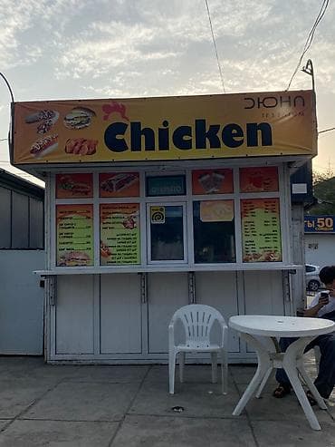 Фастфуд-киоск Chicken Меню на витрине: - Шаурма (классическая — 3