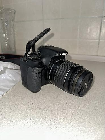 Зеркальная фотокамера Canon EOS 600D с объективом Canon EF-S 18–55mm