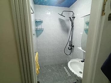 бассейн с шарами: Душевая зона с оборудованием и отделкой - Полноценная душевая без — 1