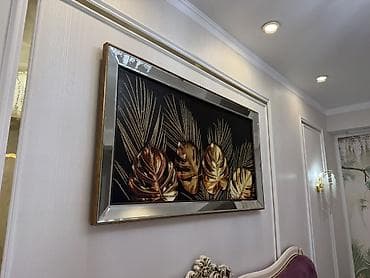 Картина в зеркальной раме с золотыми листьями - Декоративная