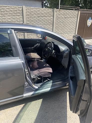 Toyota Avensis: 2004 г., 2 л, Автомат, Бензин, Седан — 5