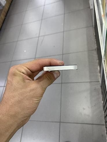 iphone i: IPhone SE, Б/у, 16 ГБ, Золотой, 100 % — 4